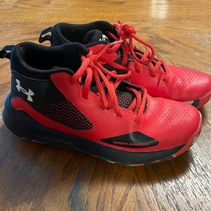Boys under armour shoes size 4Y